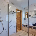 Dona Zadarvillas فيلة نين