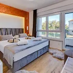 فيلة Dona Zadarvillas