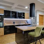 فيلة Dona Zadarvillas *