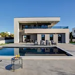 Dona Zadarvillas فيلة نين