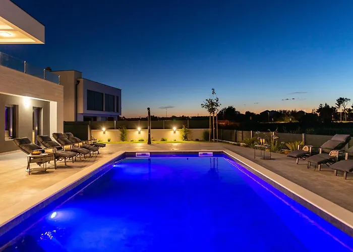 Dona Zadarvillas * 닌