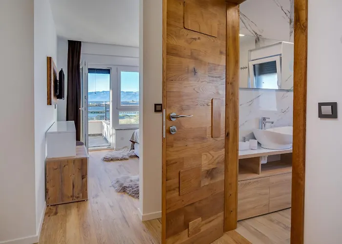 Dona Zadarvillas * 닌
