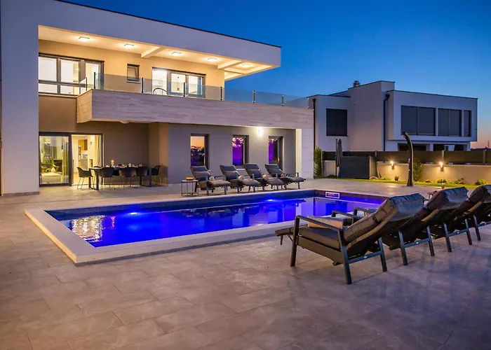 Dona Zadarvillas *