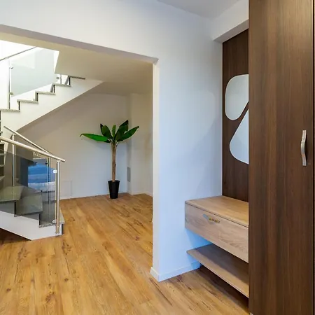 Dona Zadarvillas *